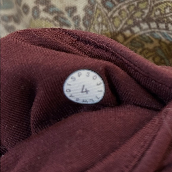 Lululemon Back In Action
Jogger Women's Burgundy - Picture 8 of 8